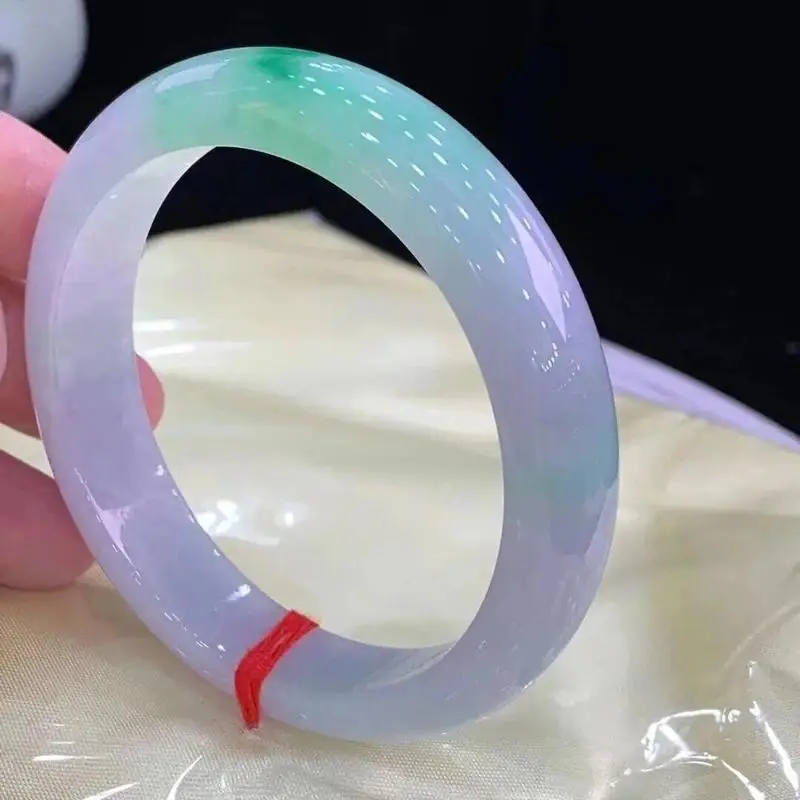 Genuine jade bracelet for women, featuring a young, icy, spring-colored jadeite design