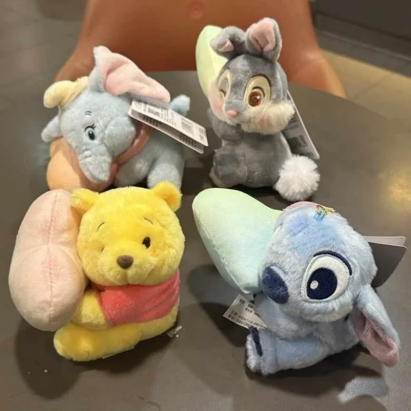 

Аниме Kawaii, новый креативный Allies Hold Love Stitch Dumbo, плюшевая кукла, милый мультфильм, 15 см, сумка для девочек, подвеска, брелок, украшение, подарок