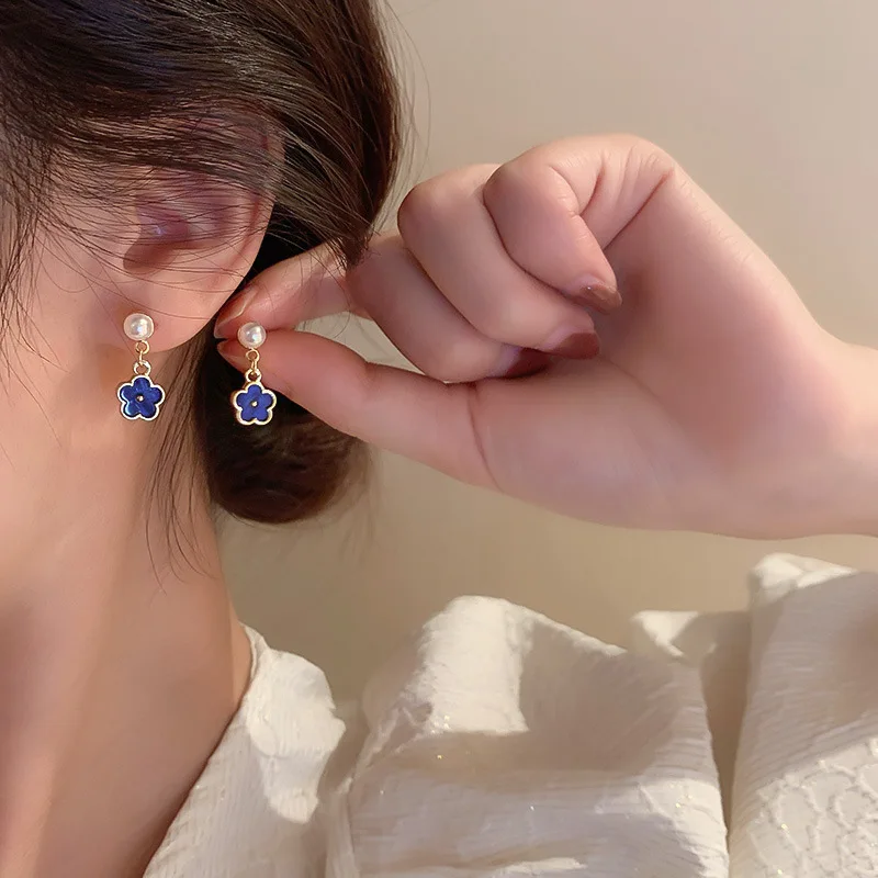 Vintage Klein blue imitation pearl flower earrings ins fashion temperament simple small earrings women