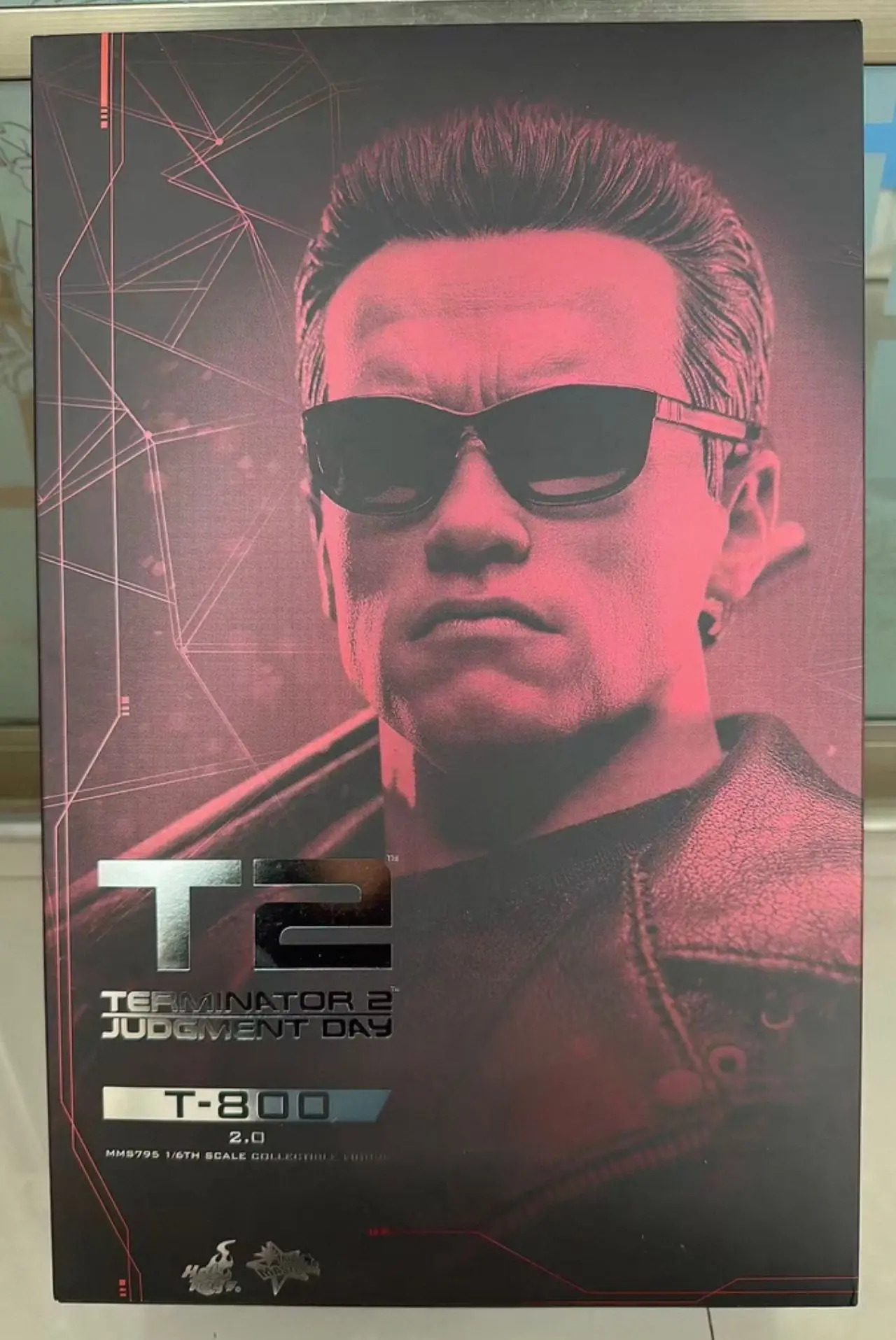 

[In Stock] HOTTOYS HT 1/6 MMS795 Terminator 2 Judgment Day T800 2.0 Arnold Movable Soldier Suit Doll Figure