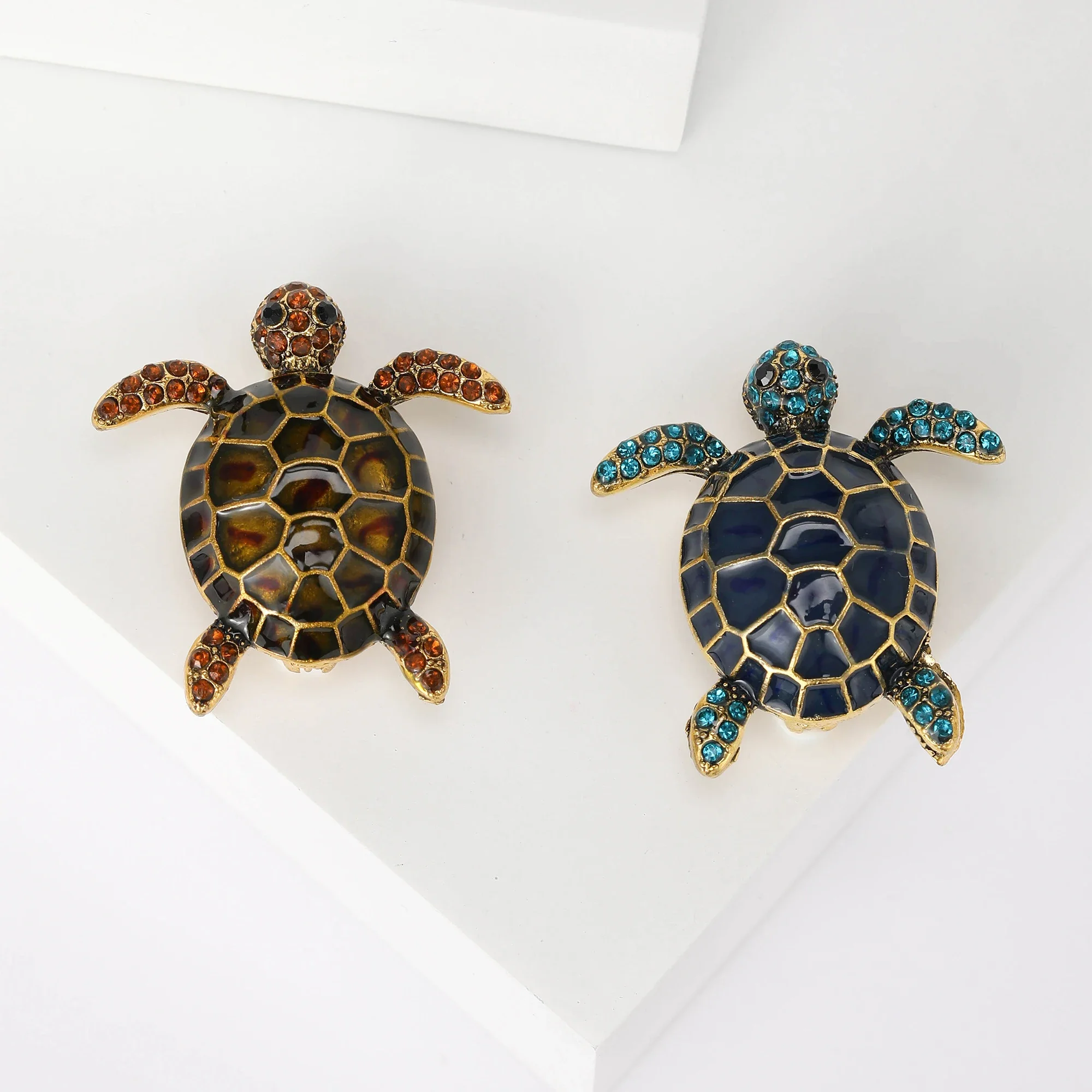 Broches de tortuga esmaltados para mujer, Unisex, clásico, con diamantes de imitación, animales, fiesta de oficina, regalos para amigos, accesorios de joyería