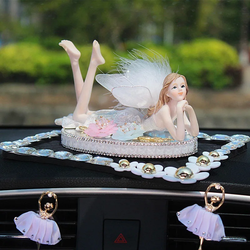 車のインテリア装飾アクセサリー新スタイルアロマセラピー高度なセンス天使の車の装飾クリエイティブ中央制御美術品