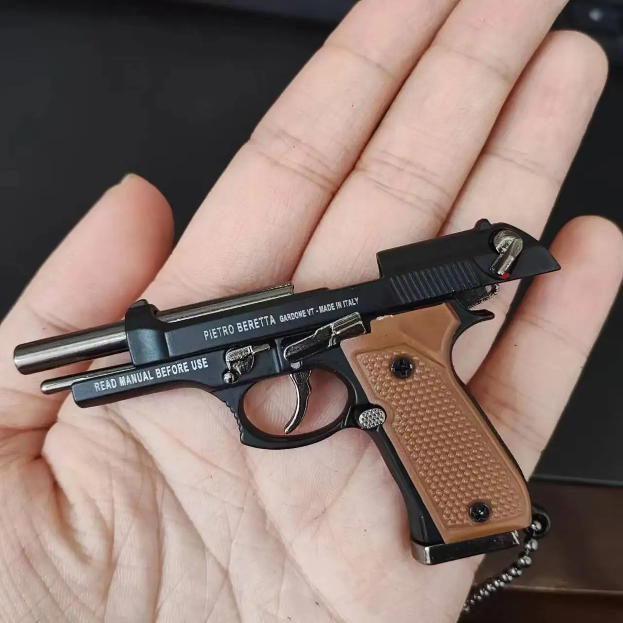 Detachable 1:3 92f Alloy Pistol Model Fidget Toy Portable Keychain Toy Gun Fake Gun for Boy Collection Adults Gift