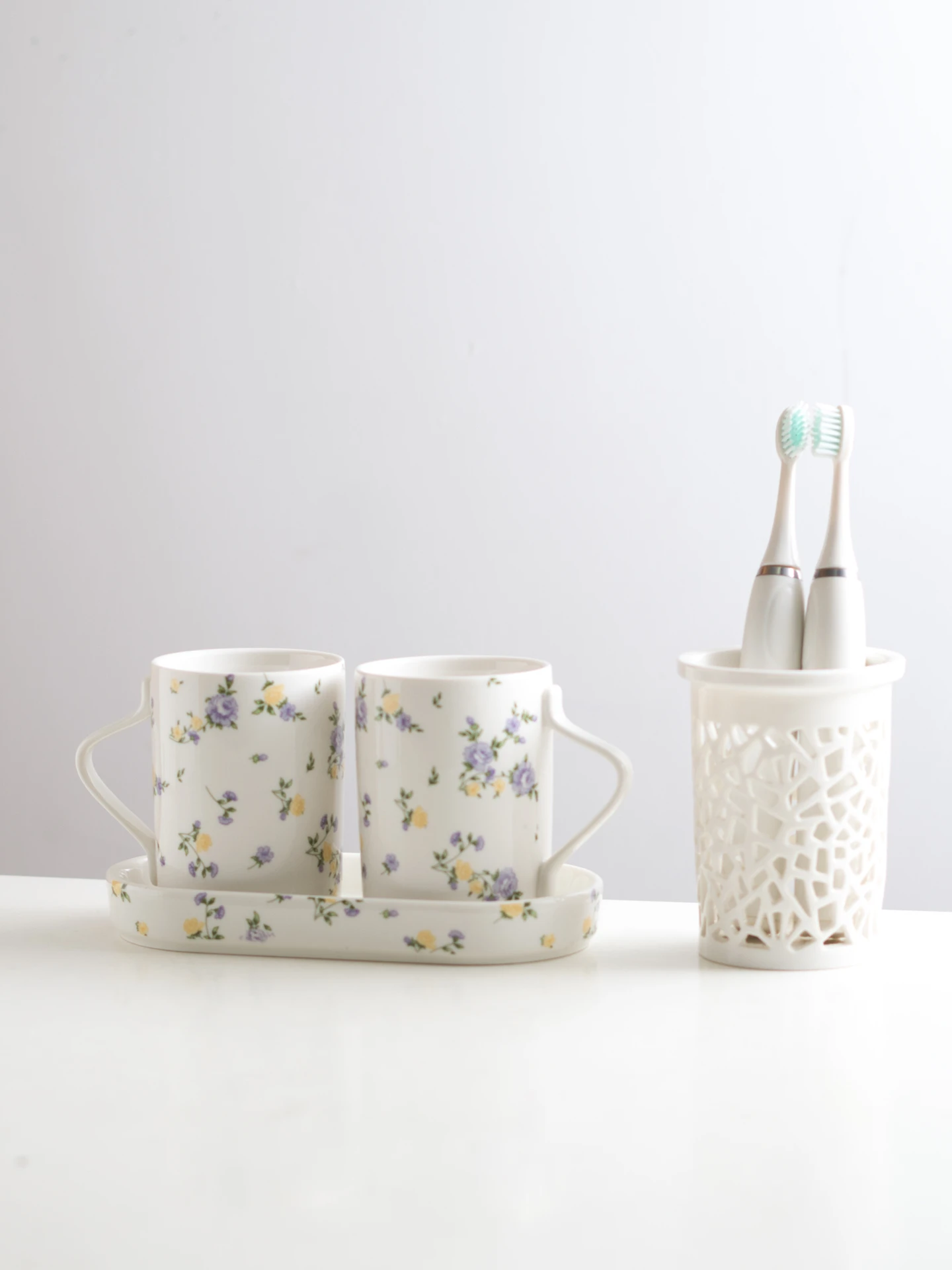 

Couple Cerc Toothbru Cup Set Anti-Mold High Aesthetic Value Batoom Accories Creative Handheld Design Smooth Surface