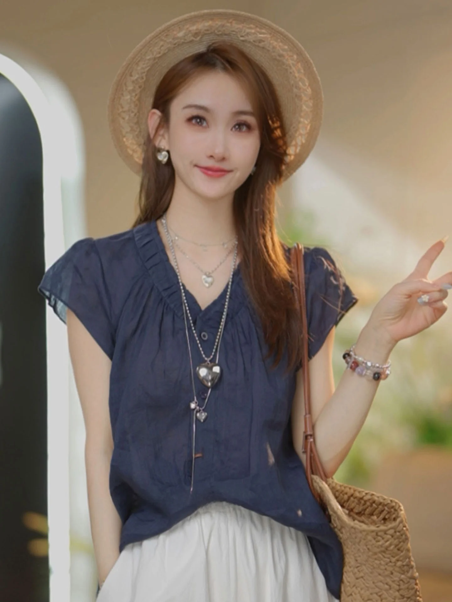 

Ele V-Ne ort Sve Chiffon Top Skin-Friendly Breathable Summer Faion Korean Sle Straight Cut Silk Blend Blouse