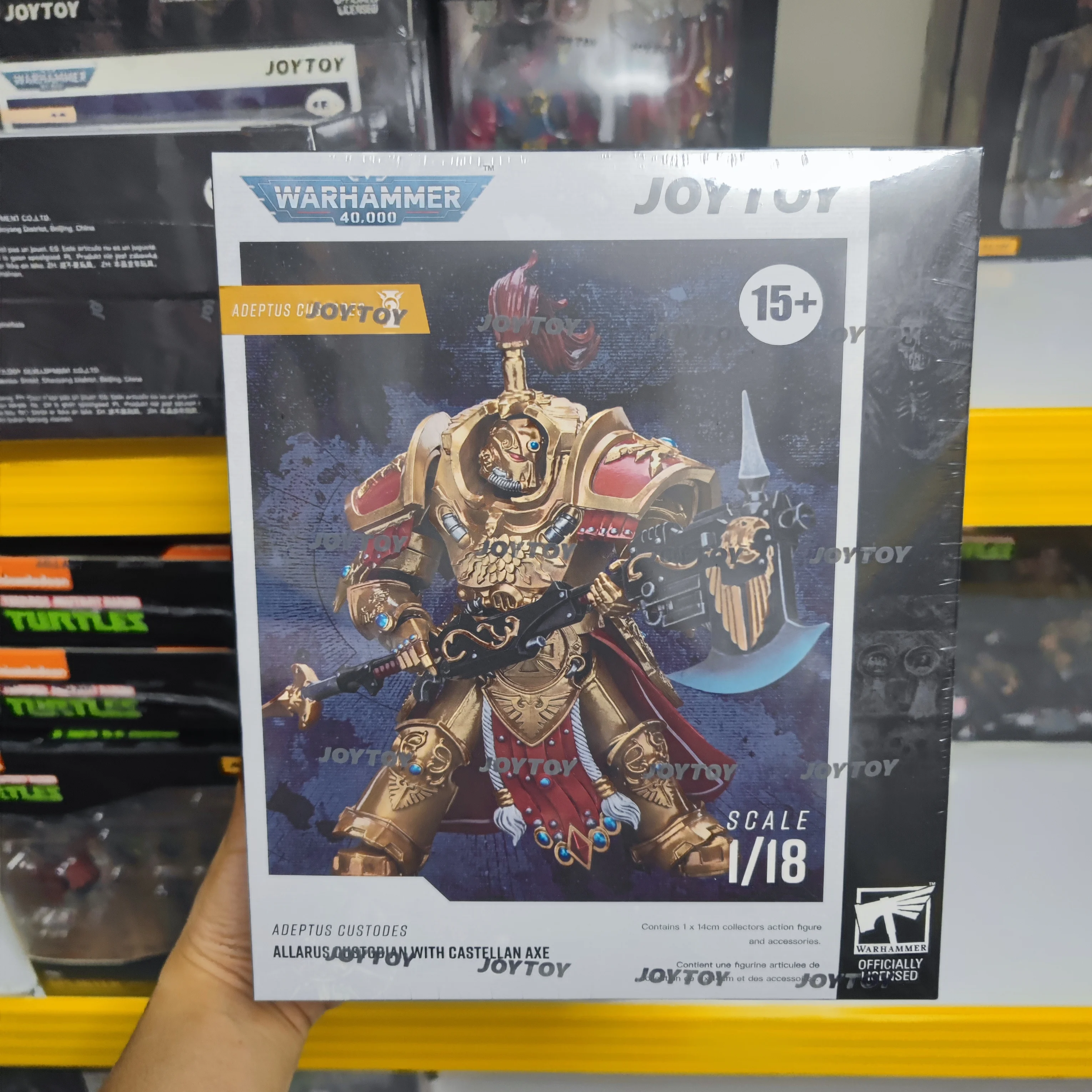 

【Доставка в течение 24 часов】JOYTOY Warhammer 40K Название продукта: Фигурка Adeptus Custodes Allarus Custodian с топором Castellan, масштаб 1/18