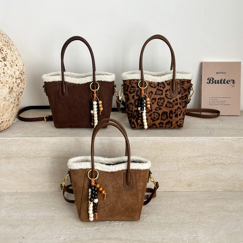 حقائب كتف صغيرة على الموضة من Leftside للنساء تصميم حقيبة كروس من جلد الغزال الصناعي 2025 حقائب يد ومحافظ فاخرة بتصميم الفهد