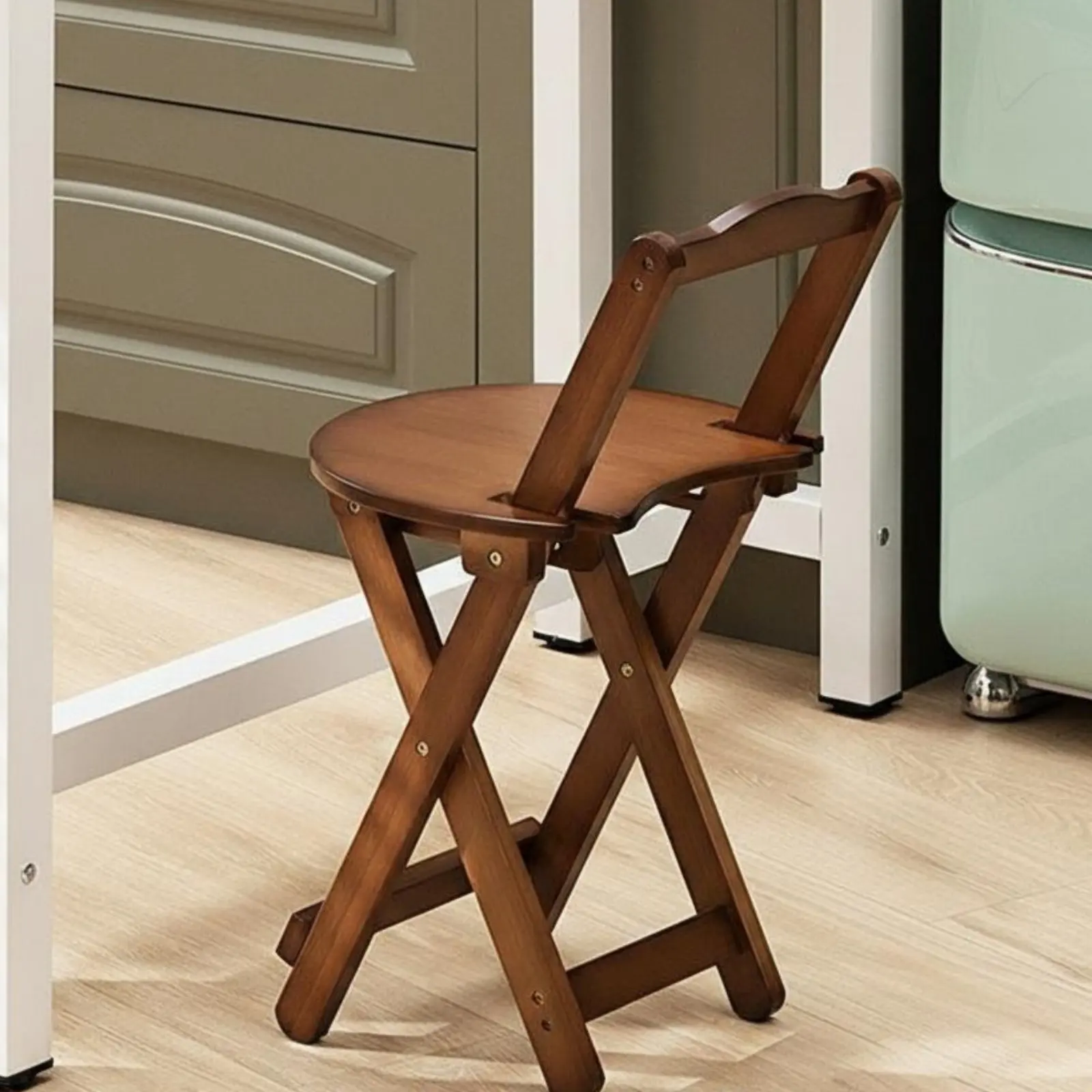 sedia-da-bancone-pieghevole-con-schienale-design-salvaspazio-richiudibile-per-facile-conservazione