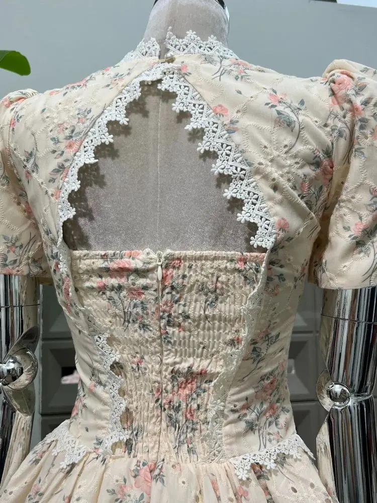 2025 وصول جديد خمر الأزهار طباعة الرجعية المحكمة نمط فقاعة قصيرة الأكمام الدانتيل تقليم المرأة فستان الحفلات المسائية الأنيقة #4