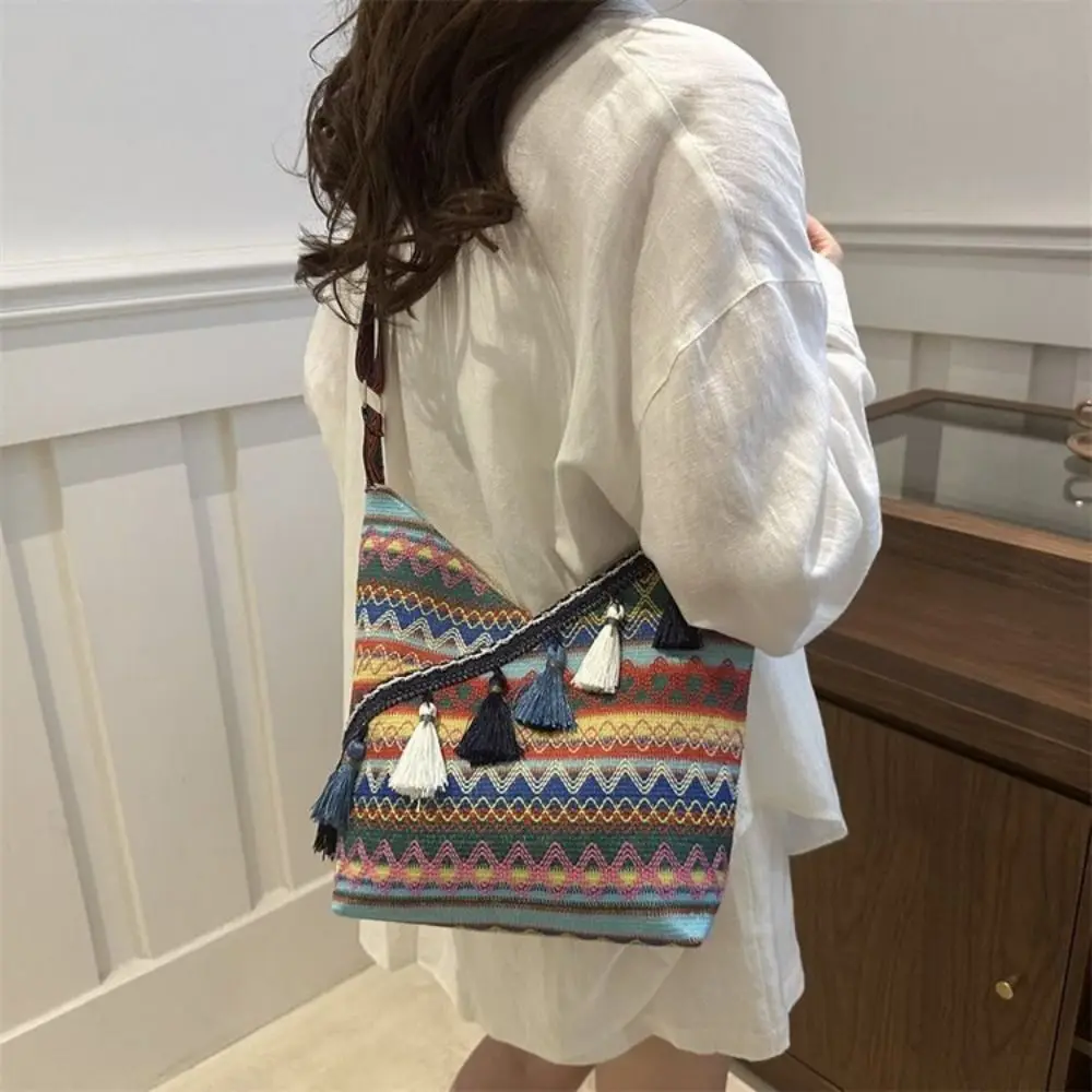 All-match Vintage Ethnic Style Crossbody Bags Large Capacity Woven Bohemian Tote Bag Tassel Geometric Fringe Shoulder Bag Women view 3