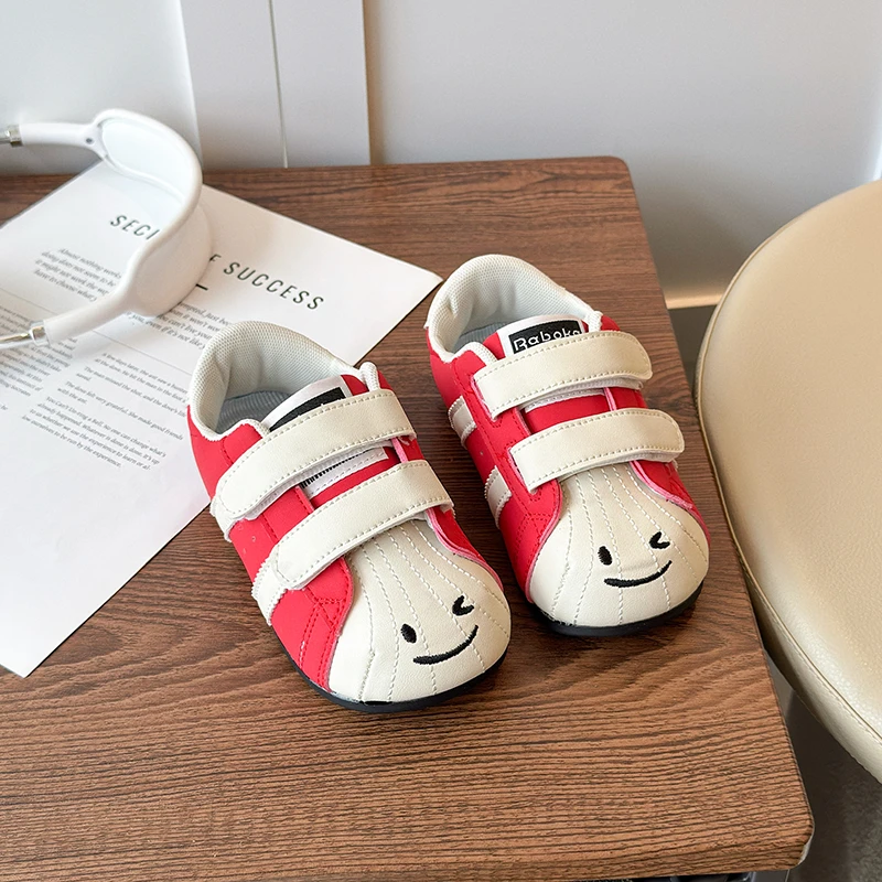 

2025 Girls' Fashion Color Matching Cute Bread Shoes Joker Hook and Loop Design Lightweight Casual Sneakers in Spring and Autumn.
