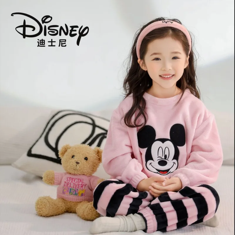 

Cute Disney Mickey creative cartoon pattern simple and fashionable thickened warm, soft and comfortable flannel home clothes set