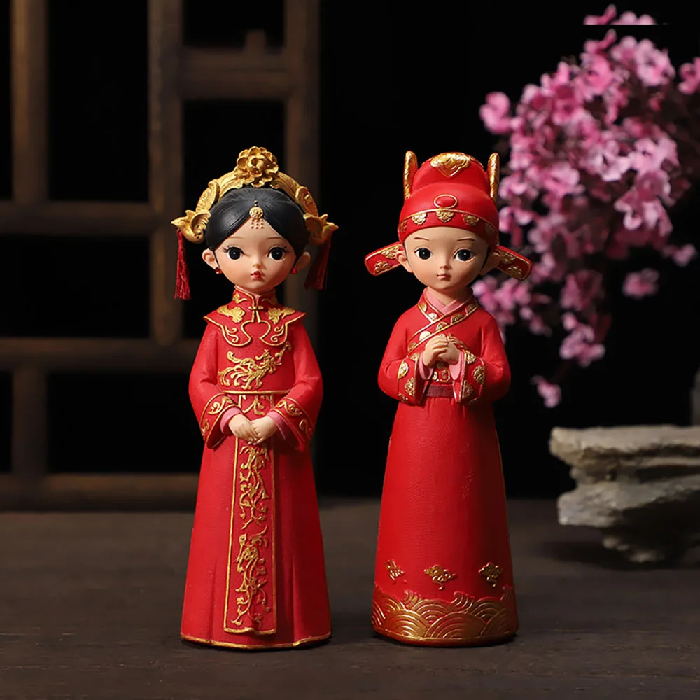 Imagem -02 - Estilo Tradicional Chinês Enfeites de Casamento a Noiva e o Noivo Figurinhas Vermelhas Topper de Bolo Presentes de Casamento Resina Personagem Artesanato l