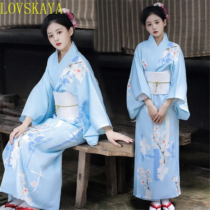 일본 전통 기모노 스타일의 화이트 여성 긴 소매 목욕 가운 – 게이샤 무대 공연 코스튬 일본 전통 기모노 스타일의 화이트 여성 긴 소매 목욕 가운 – 게이샤 무대 공연 코스튬