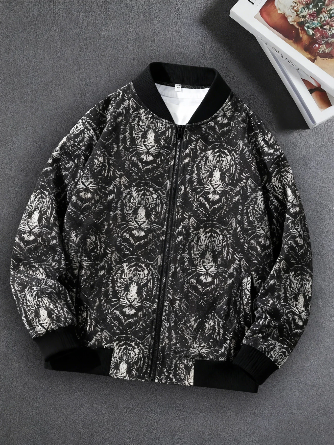 

Spring, Autumn, and Winter Fleece-Lined Double-Layer Baseball Jacket in Black with Tiger Fur Print, Stylish and Versatile.