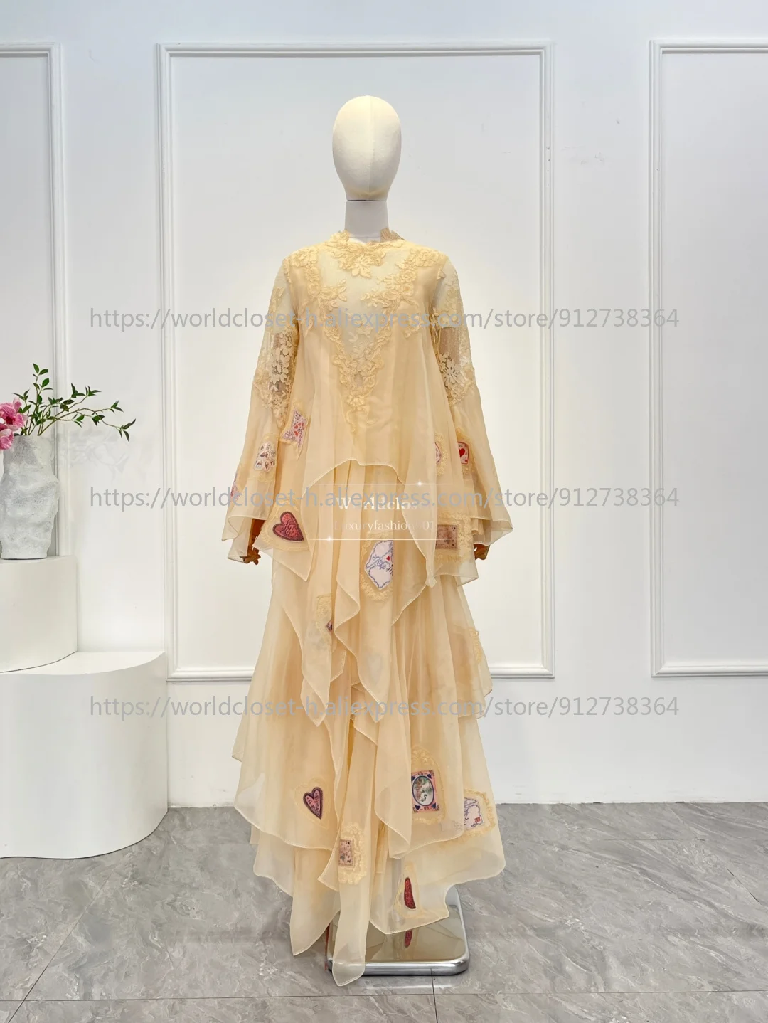 

Высококачественное бежево-желтое лоскутное кружевное платье миди с длинными рукавами и конвертом с нерегулярным подолом 2026