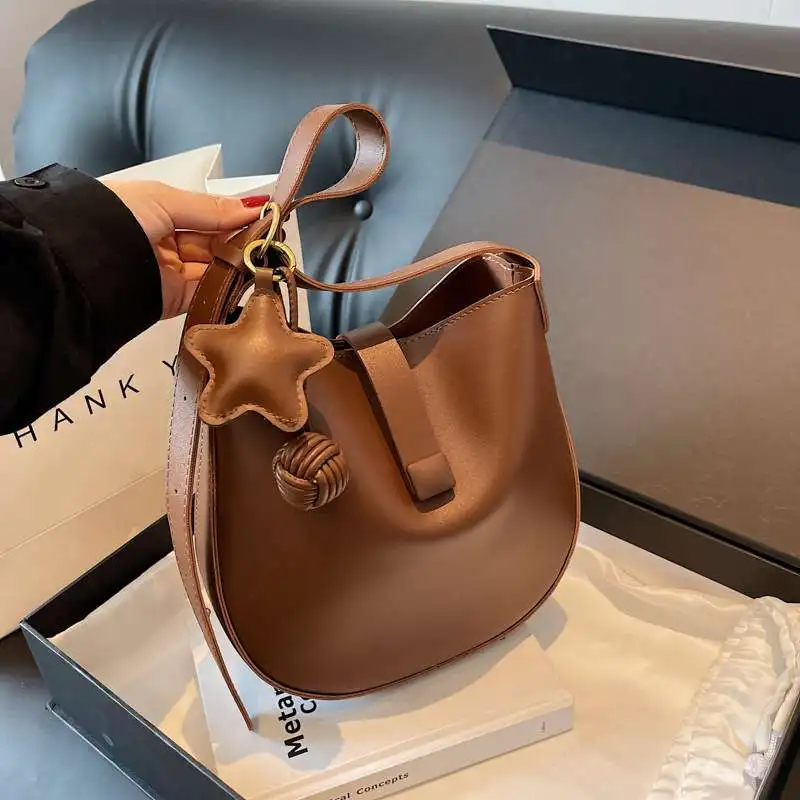 

Женская сумка-ведро большой вместимости, модная городская сумка-тоут на одно плечо, с ретро-текстурой, осенняя, универсальная, новый стиль 2023 года