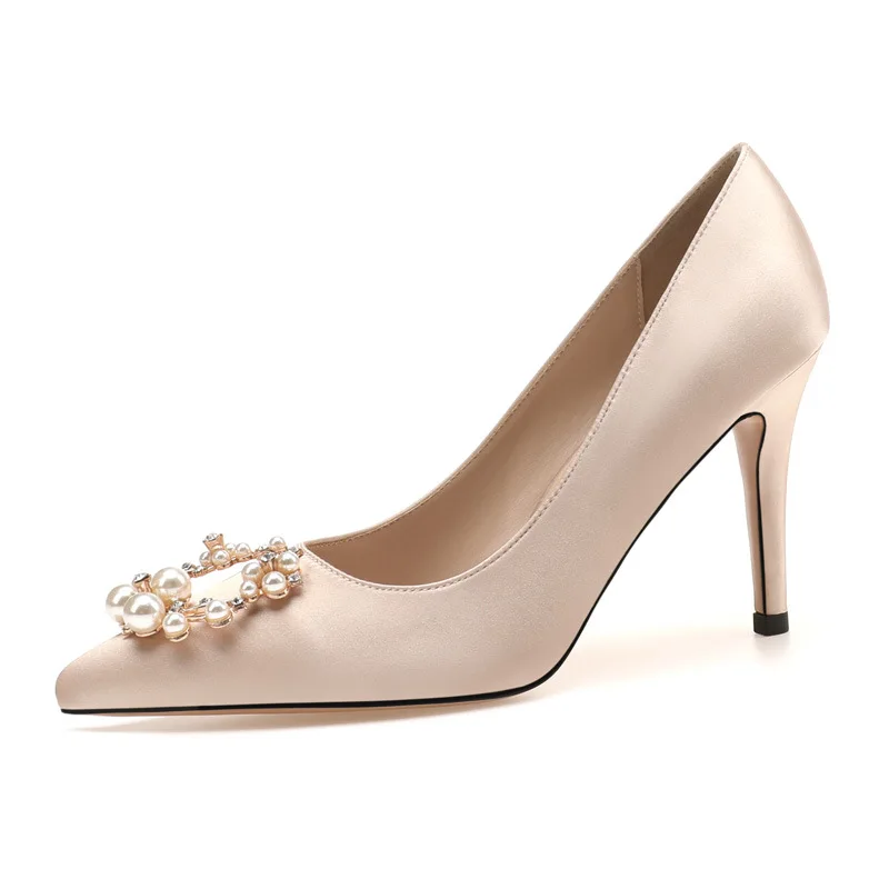 Französische Hochzeitsschuhe, Satin, Brautabsätze, weiße High Heels, spitze Zehen, elegant