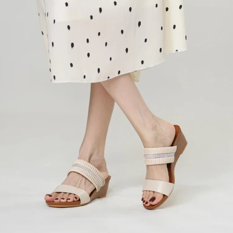 

2025 женские тапочки, женская летняя модная верхняя одежда, туфли на высоком каблуке на толстой подошве, на толстой платформе, на танкетке