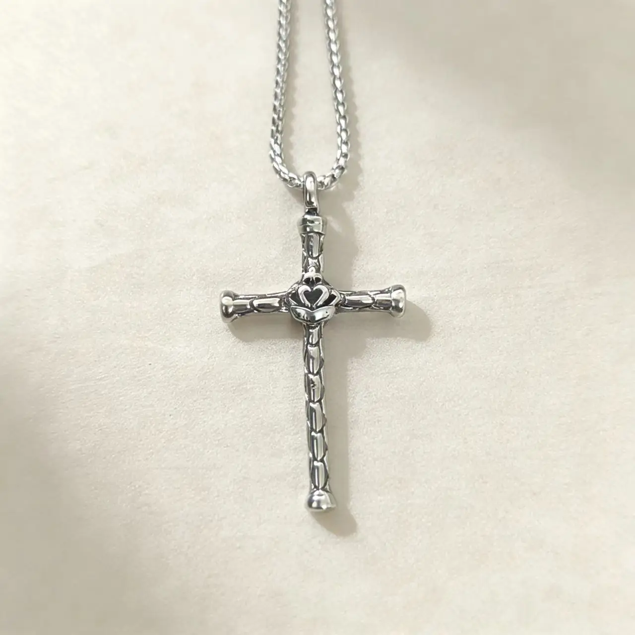 Popular new trend: Viking men’s and women’s pendant cross, stylish, hip-hop, fish scales, stainless steel necklace.