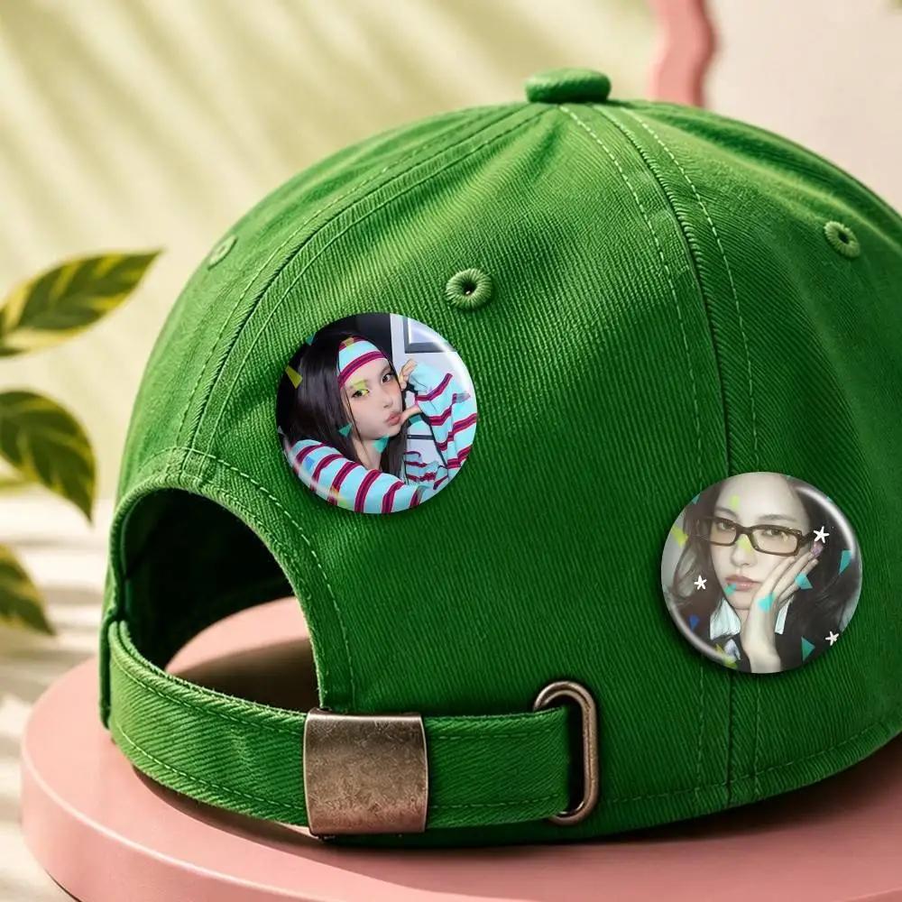 I-ILL Idol K-Yunah Customizable Round Brooch Pins