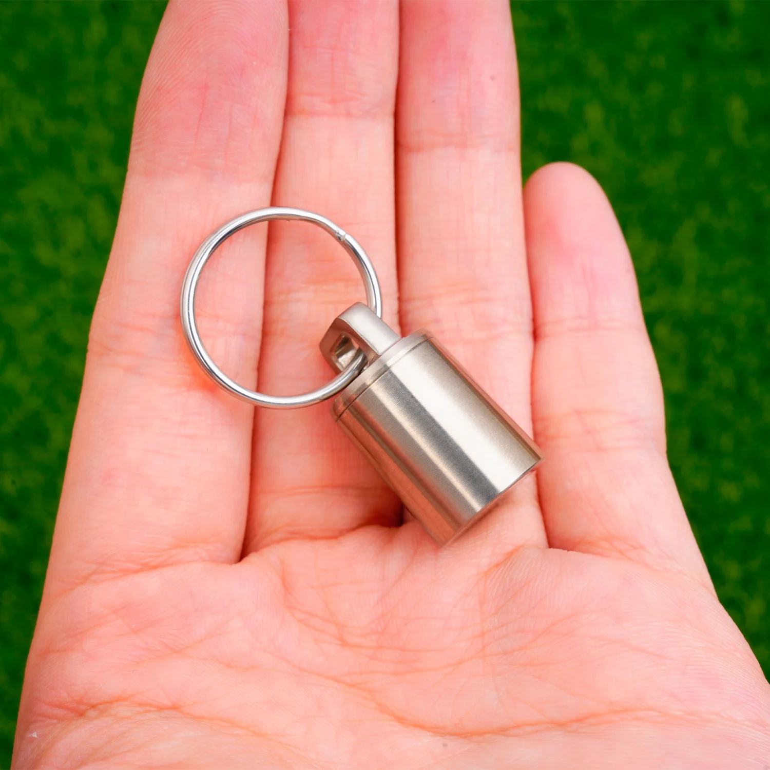 TIGLE Mini Titan Flasche Multifunktionale Aufbewahrungsbox Outdoor Schlüsselanhänger Anhänger Werkzeug EDC Mit Edelstahl Schlüsselanhänger