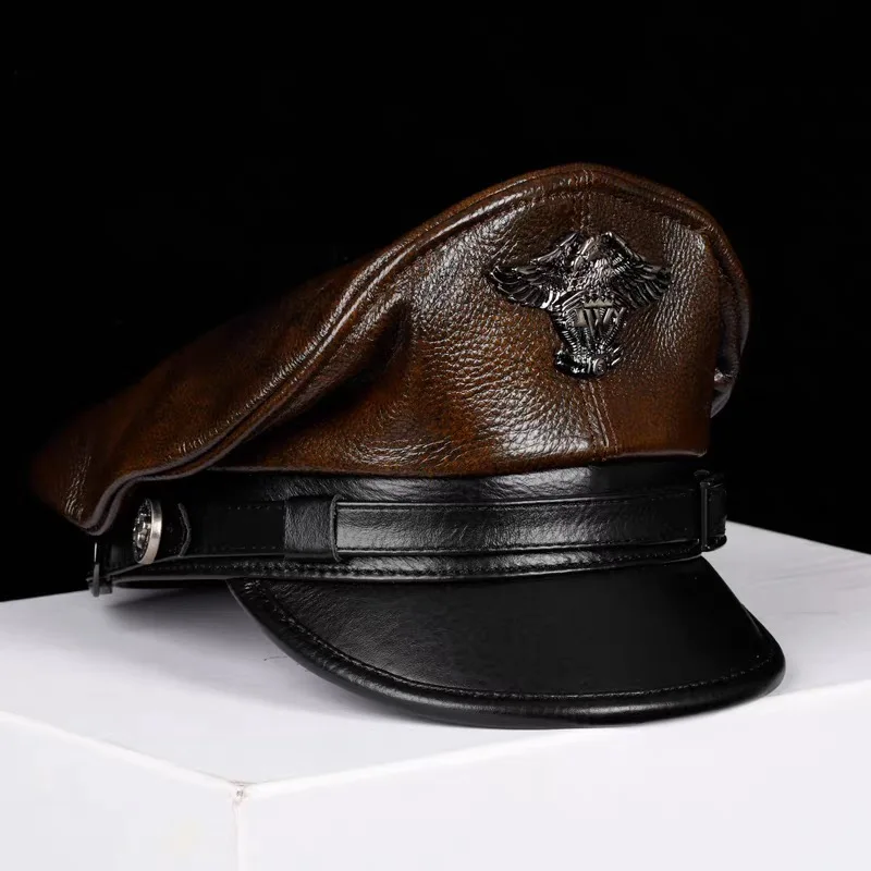 2025 Berretti militari tedeschi retrò per uomo Cappelli a sommità piatta in vera pelle maschile Europeo Americano Capitano Locomotiva Chapeau
