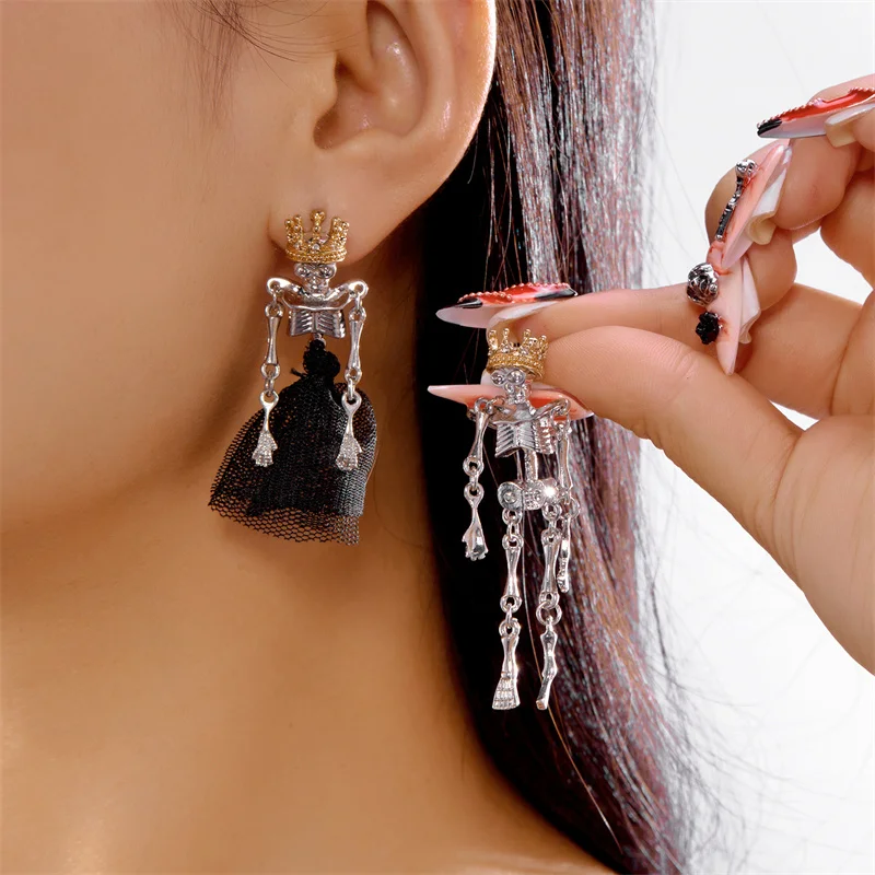 

1 Pair Vintage Asymmetric Skeleton Dangle Earrings for Women Gothic Halloween Groom and Bride Crown Skull Earrings Party Jewelry