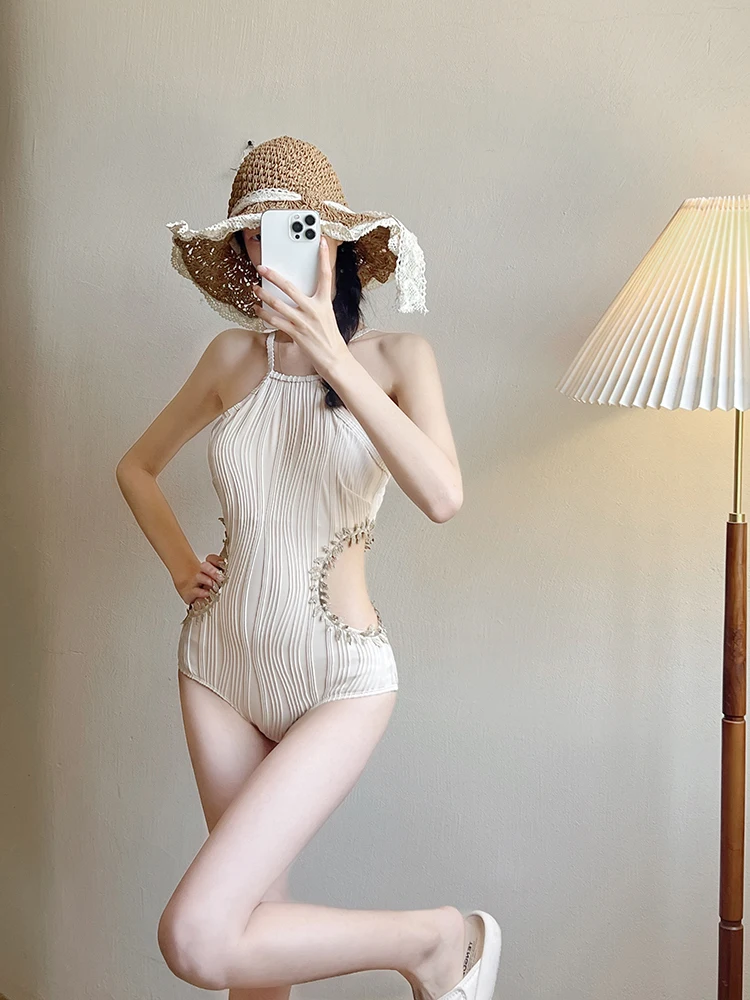 เกาหลีสไตล์ Conjoined ชุดว่ายน้ําผู้หญิง 2025 ใหม่ Niche เซ็กซี่ตัดเอวชุดว่ายน้ํา Retro Backless One Piece push-Up บิกินี่