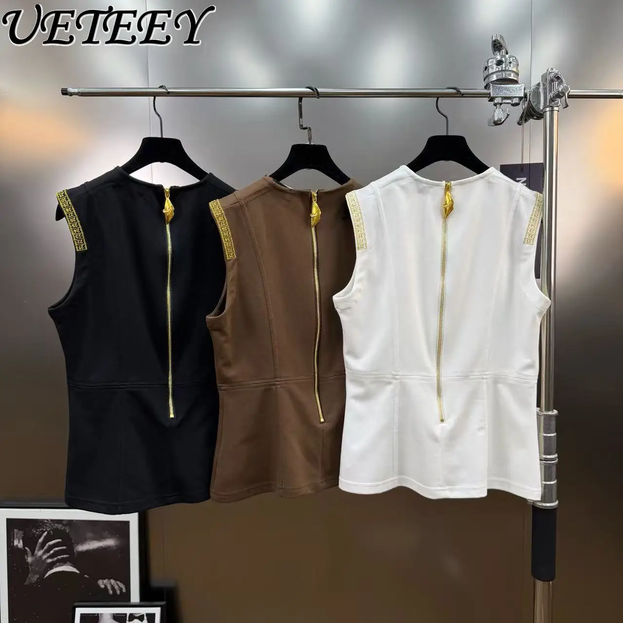 

2026 Spring New Embroidered Letter Pattern Waist-Slimming Zipper Leaf Sleeveless Vest Stretch Slim Fit White Black Vest Crop Top