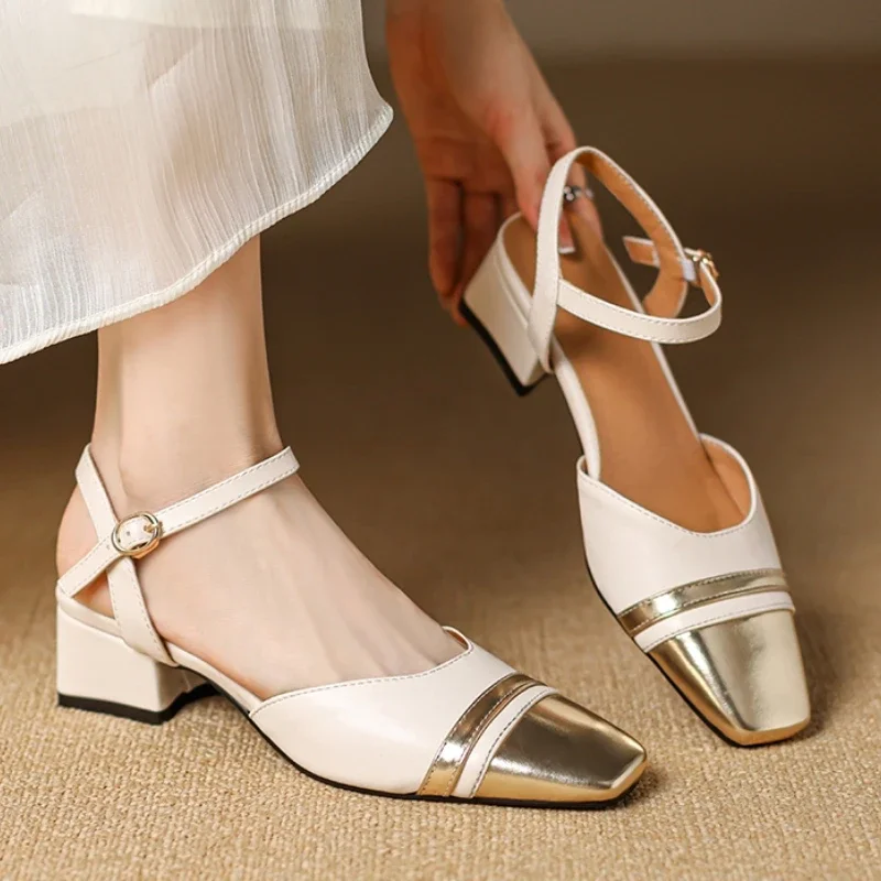 

Элегантные женские сандалии, летняя обувь, коллекция 2025, черная, бежевая обувь на низком каблуке с закрытым носком и ремешком на щиколотке, обувь для свадебной вечеринки, женская брендовая обувь