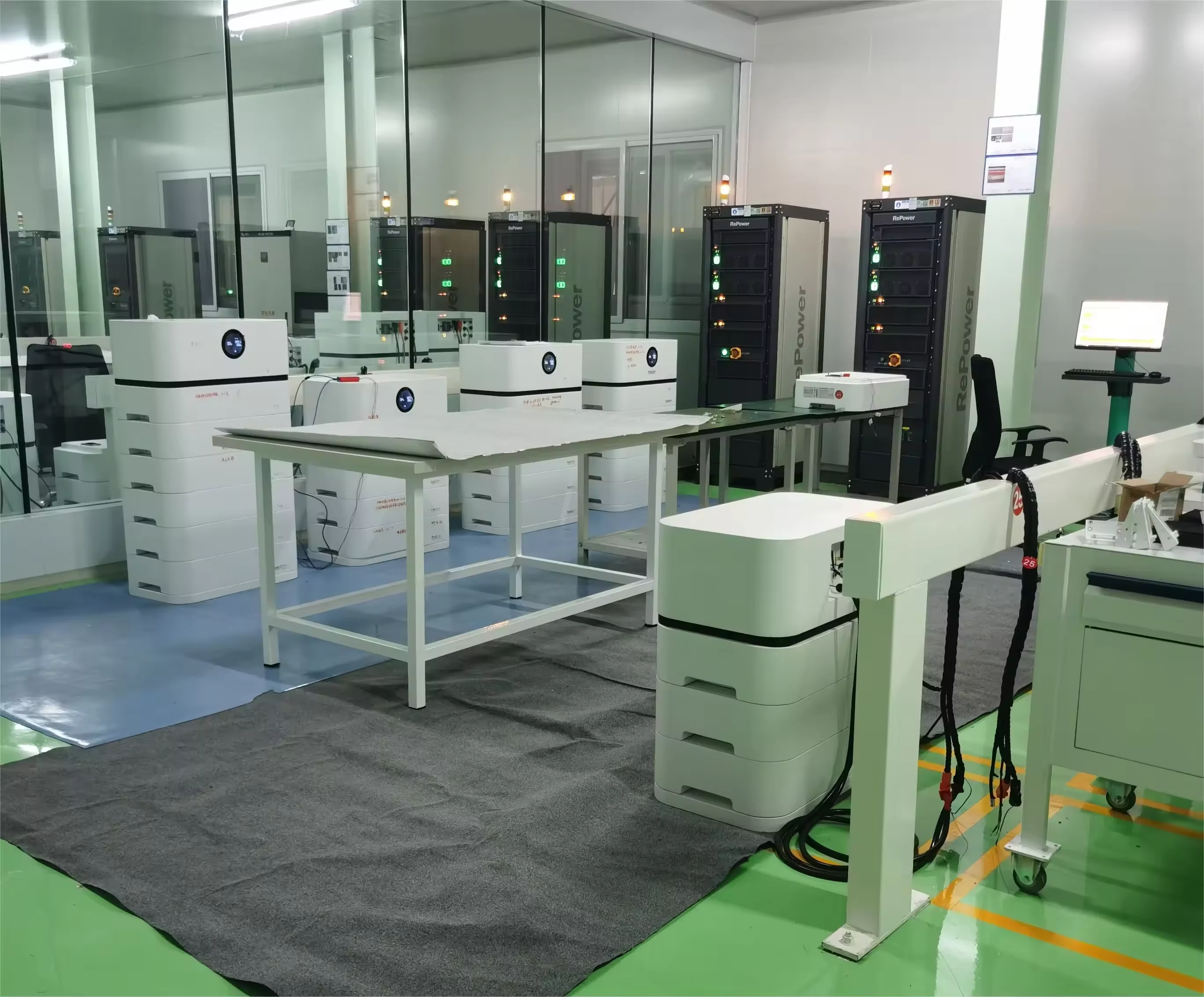 2026 Micoe 300Ah Lithium Solar Battery 16kWh 360° Wheels Movable Lifepo4 Battery BMS Mobile 51.2V Home Energy Storage System