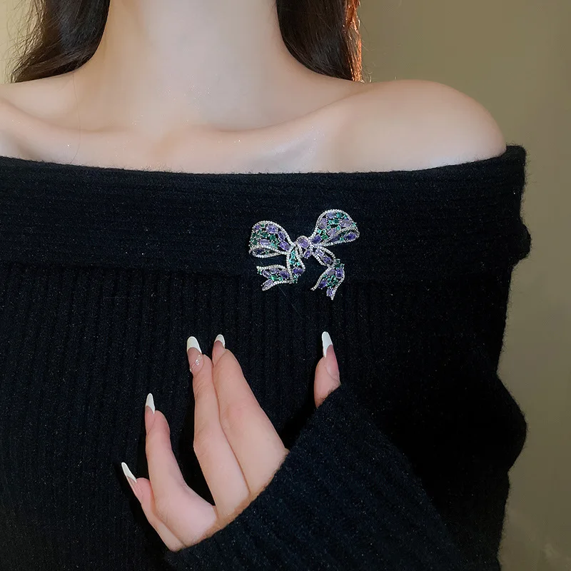 

Luxury Full Purple Zircon Brooches Bowknot Brooches for Women Gold Plated Copper Brooch Office Suit Clothing Accessories Female