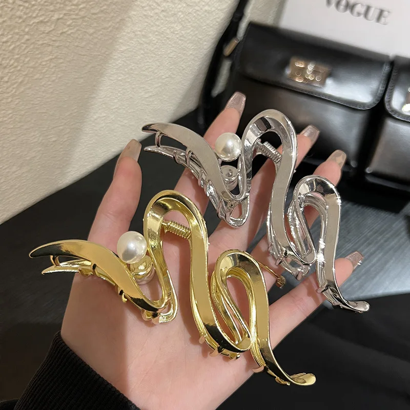 IHUES Large Women Metal Hair Claw Shark Clip 2023 Trend Simple Hair Accessories Daily Decoration