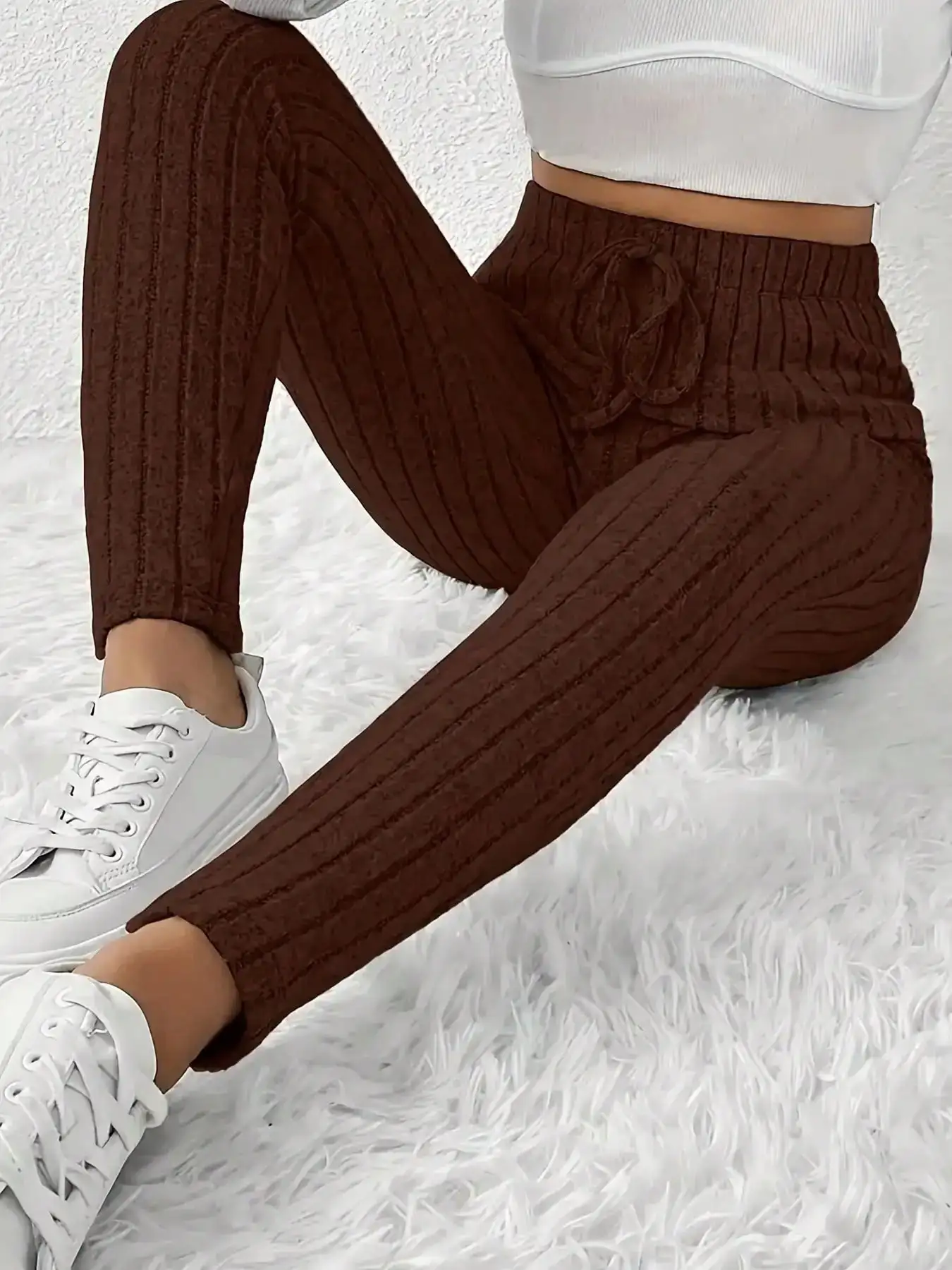 

Женские леггинсы в рубчик с завязками на талии — уютные облегающие брюки для осени/зимы