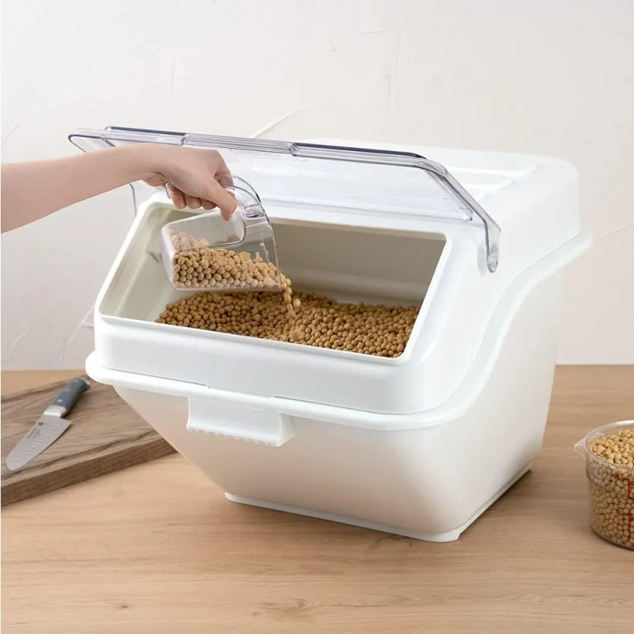 صندوق مكونات Met Lux سعة 13 جالونًا 1 مع صندوق تخزين الطعام بغطاء - مع مغرفة قياس قابلة للتكديس، صندوق دقيق تجاري من البلاستيك الأبيض #5