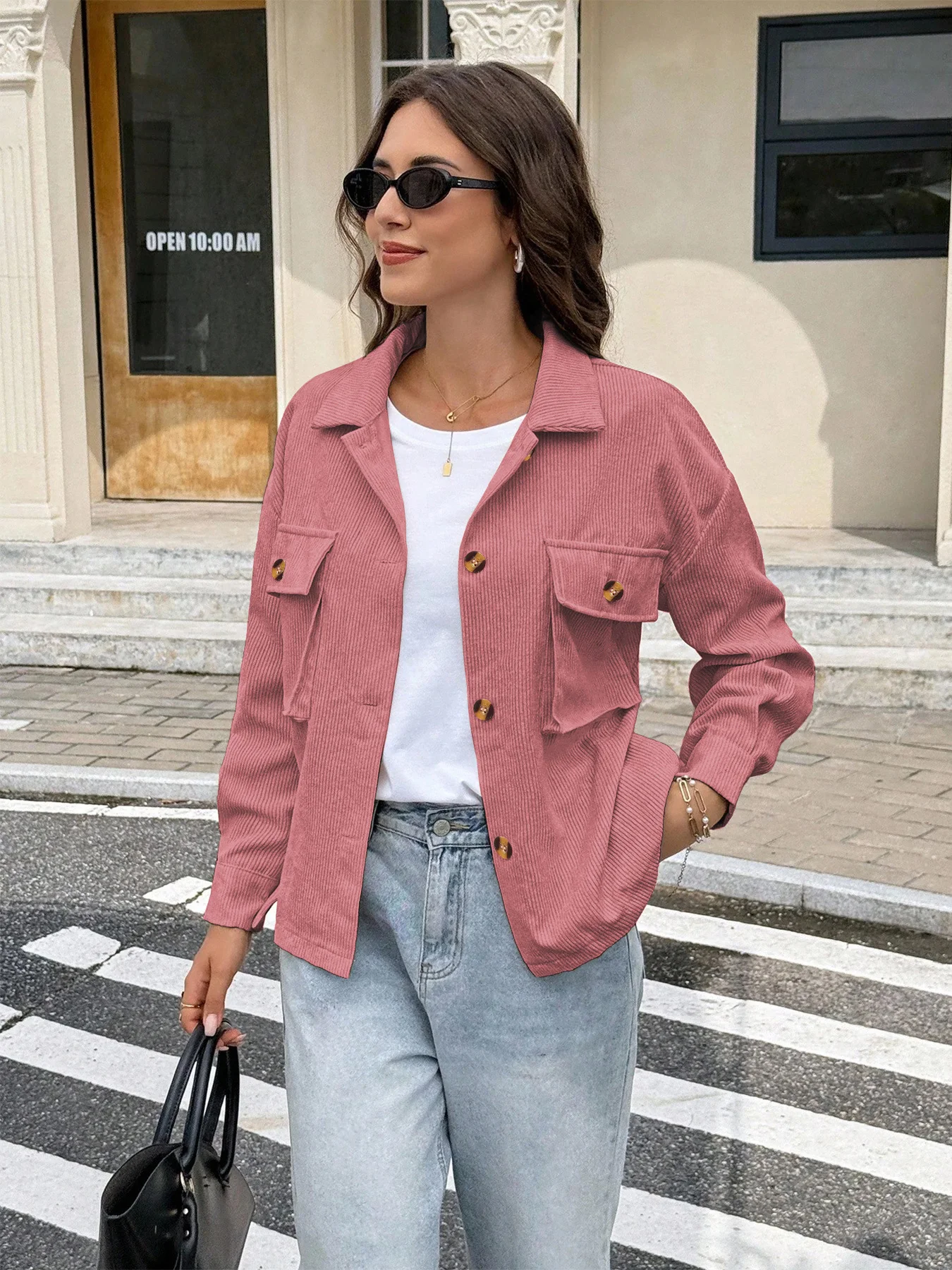 

Women's New Autumn Corduroy Jacket, Fashionable Retro Design, Loose Fit with Turn-Down Collar, Comfortable and Versatile Long Sl