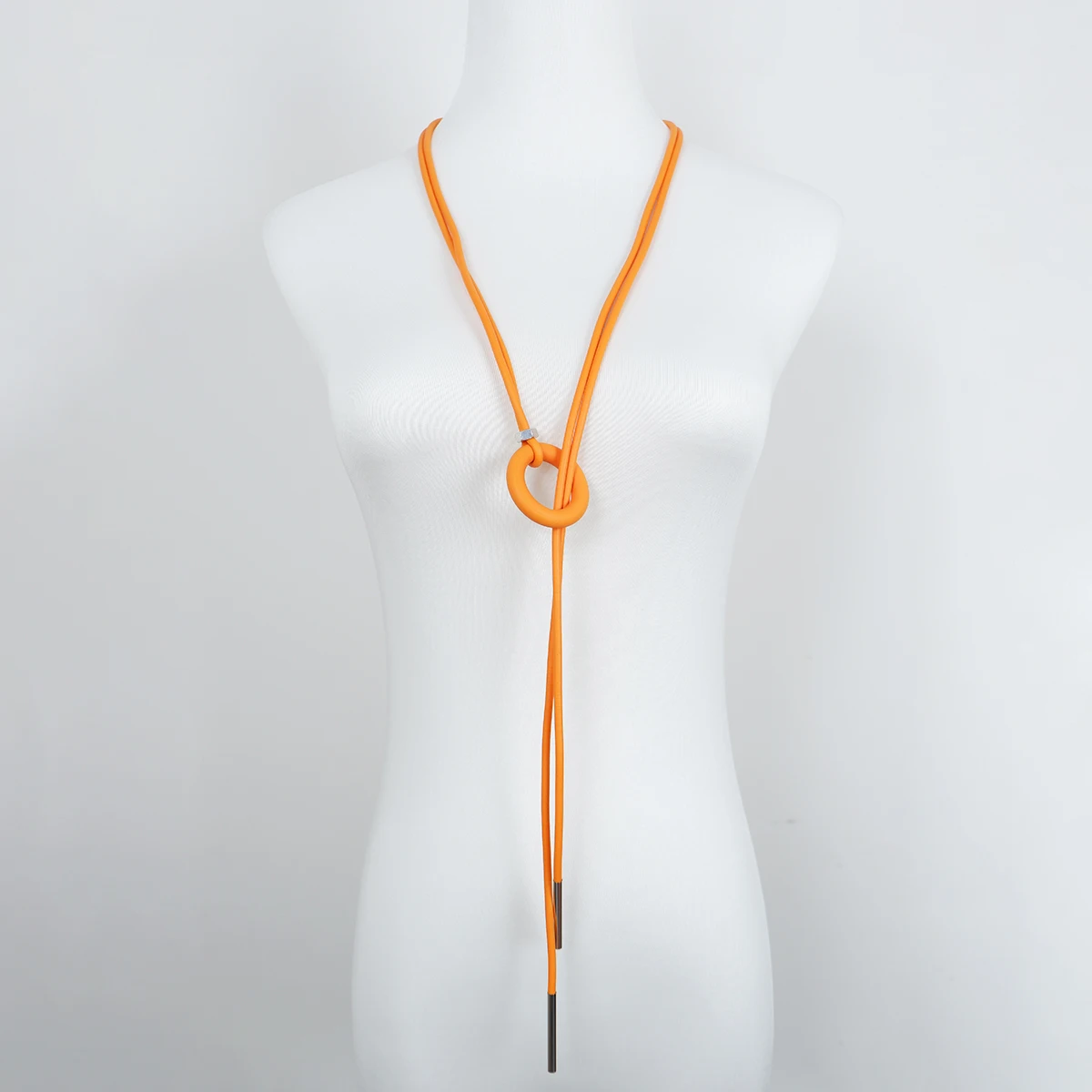 UKEBAY Minimalistische Statement-Halskette mit Kreisanhänger, Gummi-Halskette, lange Kette, leicht, modischer Schmuck, Geschenk, Halskette für den täglichen Gebrauch – Detail 8