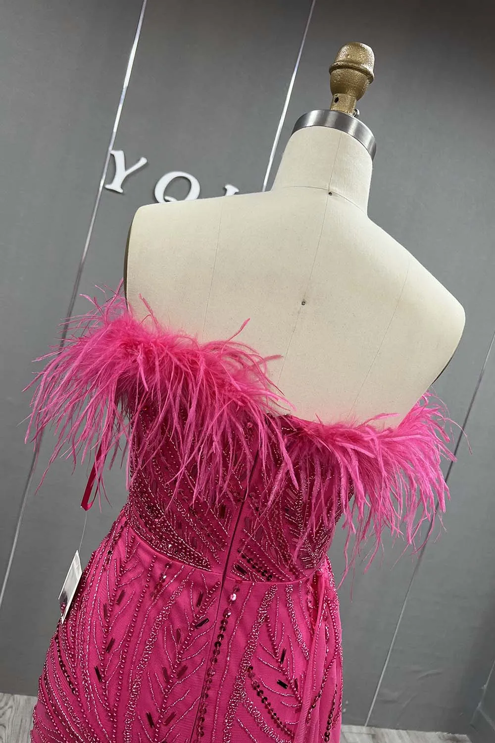 YQLNNE Fuchsia Feathers Slit Evening Dresses Removable Side Drape Tulle Beaded Strapless Formal Party Gown Mermaid