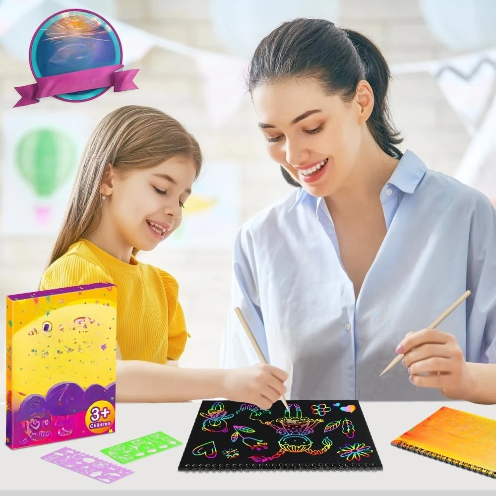 Подарок для детей от 3 до 12 лет — 3 упаковки радужных скретч-блокнотов, наборов принадлежностей для рукоделия и цветных бумаг для рисования.
