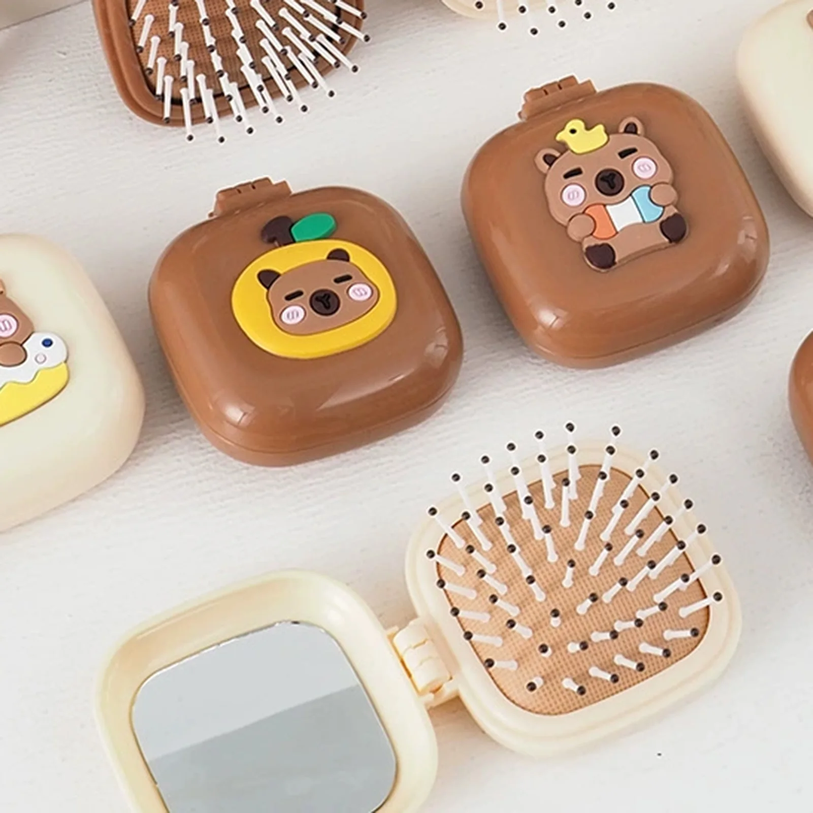 مشط وسادة الجيب، مشط وسادة هوائية بنمط كابيبارا الكرتوني الجميل، مشط تدليك قابل للطي مع مرآة محمولة تعمل باللمس