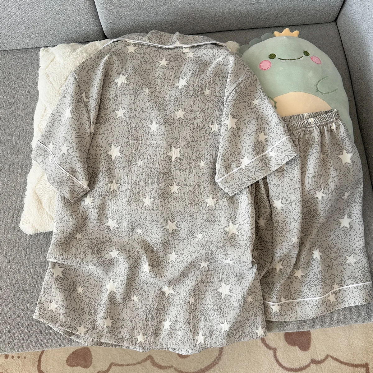 Women's Summer Pajamas, Thin Style with Star Pattern, Short-Sleeved Shorts, Sweet and Cute, Can Be Worn Outside in Summer, Two-Piece Home Wear Set 2