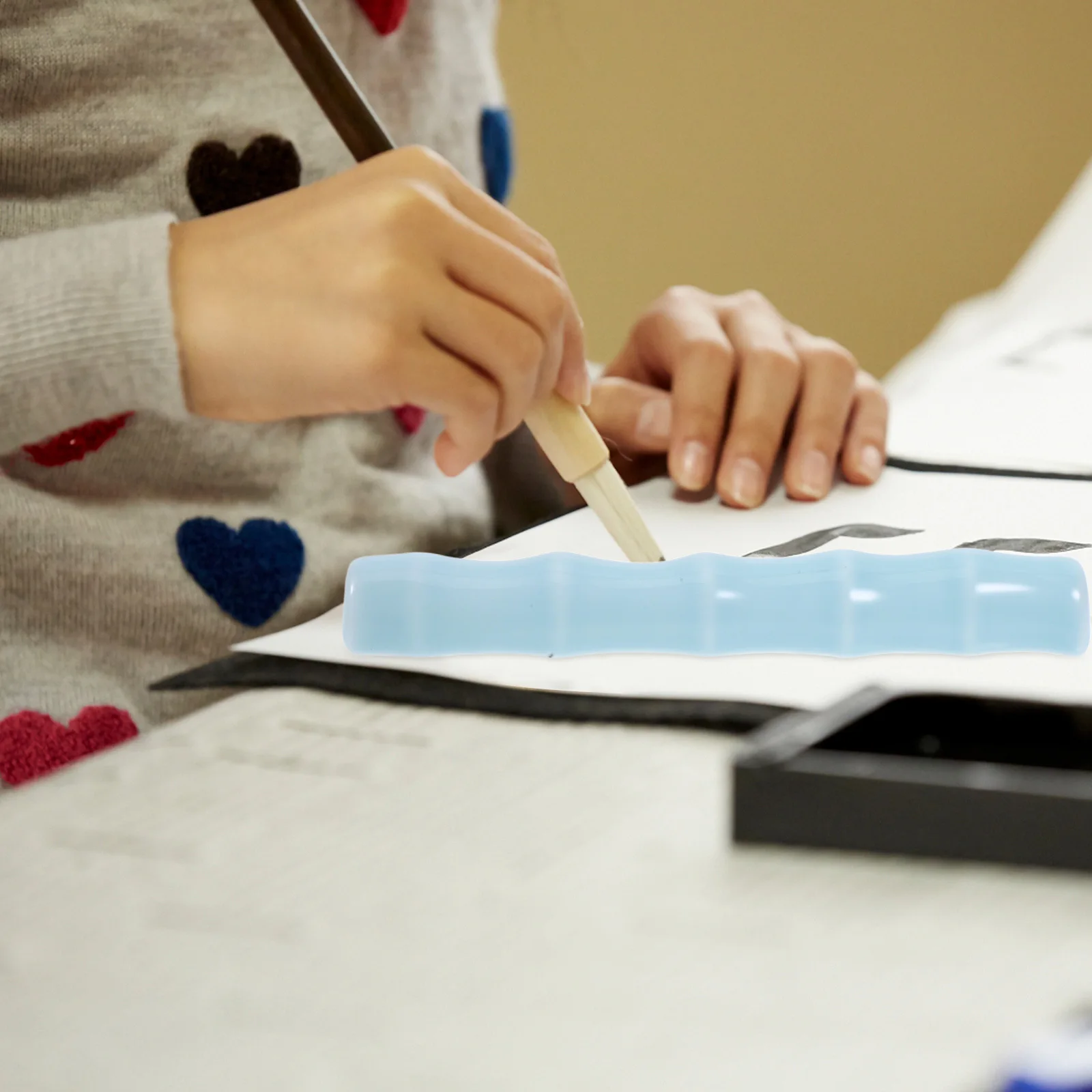 

Ceramic Paperweight Chinese Calligraphy Brush Holder Multi-Functional Artistic Writing Tool for Students Calligraphy and