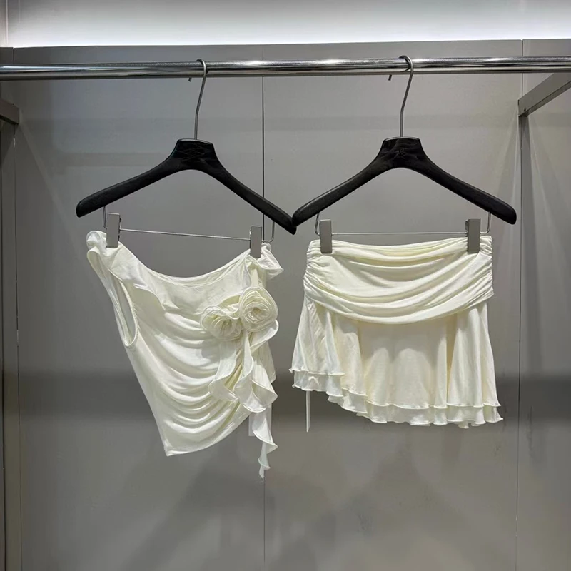 Dreidimensionales, florales, gerüschtes, lässiges Unterhemdoberteil für Damen, mehrlagiger Minirock mit unregelmäßiger Brust, hochwertiges Set, neu, 2025