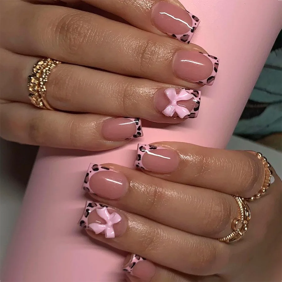 Unhas quadradas curtas com estampa de leopardo rosa, 3D Kitty Bow acentos, capa completa Press-on Nail Kit para mulheres e meninas, 24 peças