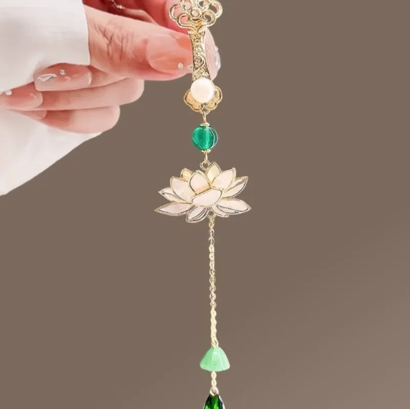 رائعة قصر نمط اللؤلؤ شل لوتس شرابة الزمرد قلادة بروش السيدات مجوهرات الحفلات