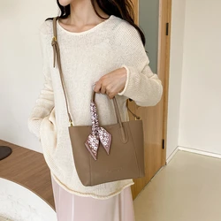 Borse tote solide in pelle PU Borse da donna in vendita 2023 Cucito versatile di alta qualità Nuova borsa Filo Tote casual ad alta capacità