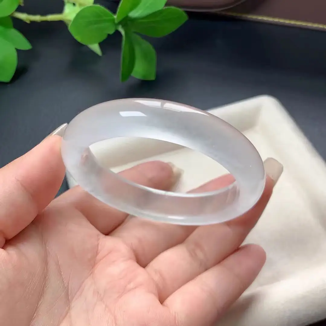 

Jadeite color, high ice white jade bracelet, quartzite jade, ice seed, white moonlight, water foam, ice transparent round strip