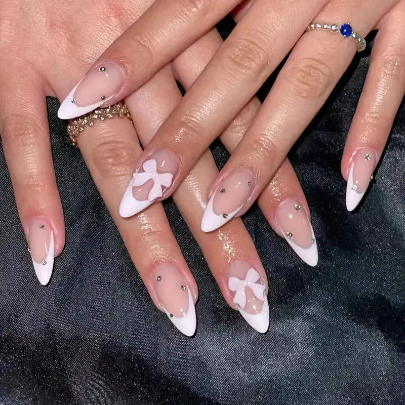 Pink Almond Fake Nails Simple French Style Press on Nails 3D Pink Bowknot Diamond Designs Full Cover Fałszywe paznokcie dla kobiet