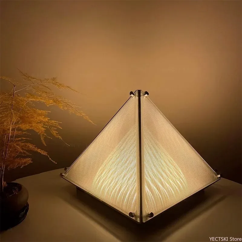 

GHEUVNJ Modern simple niche bedroom, living room, high-end exhibition hall table lamp